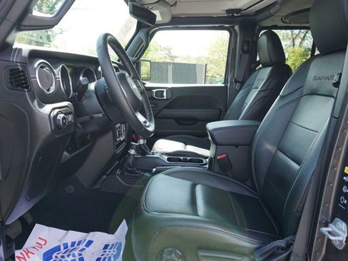 Used 2022 Jeep Wrangler Unlimited Sahara w/ LED Lighting Group AWD/4WD image 15