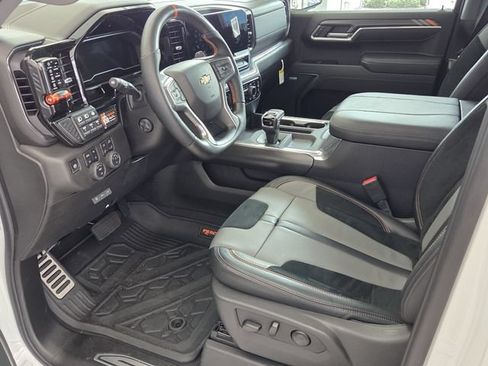 Used 2025 Chevrolet Silverado 1500 LTZ AWD/4WD image 11