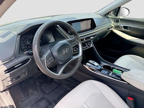 Used 2023 Hyundai Sonata SEL w/ Convenience Package FWD image 9