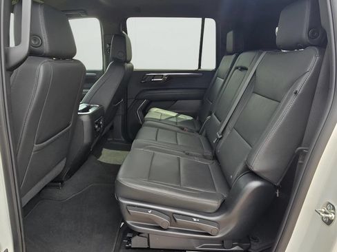 Used 2025 Chevrolet Suburban Z71 AWD/4WD image 26