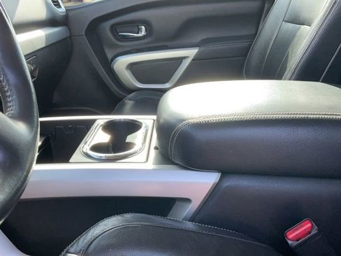 Used 2017 Nissan Titan PRO-4X w/ Pro-4x Convenience Package AWD/4WD image 11