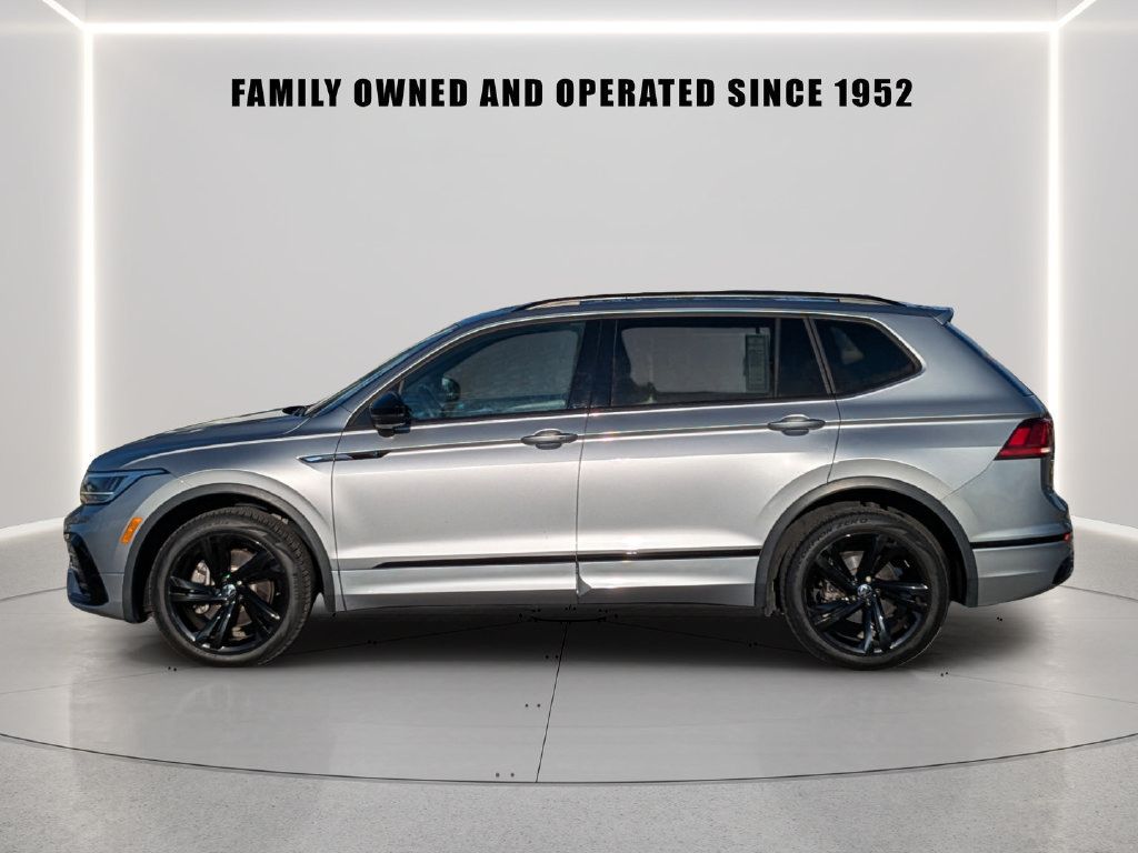 Certified 2023 Volkswagen Tiguan SE R-Line FWD image 3