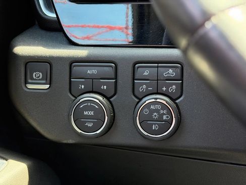Used 2022 Chevrolet Silverado 1500 LTZ w/ LTZ Convenience Package II AWD/4WD image 22