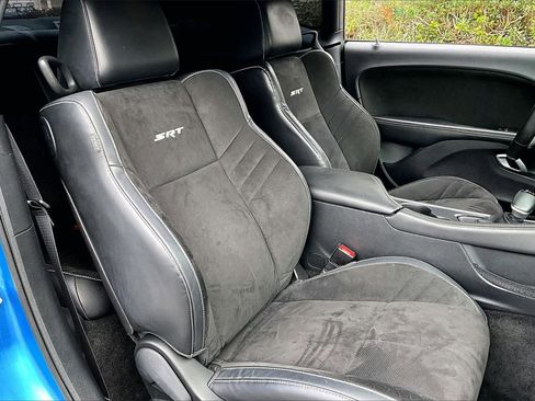 Used 2015 Dodge Challenger SRT image 24