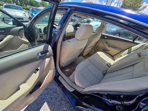Used 2010 Nissan Altima 2.5 S FWD image 13