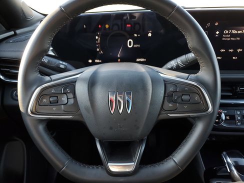 Used 2025 Buick Envista Sport Touring image 19