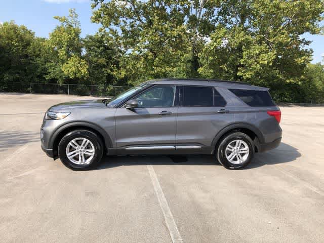 Used 2024 Ford Explorer XLT w/ Equipment Group 202A AWD/4WD image 3