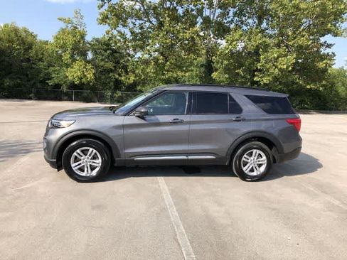 Used 2024 Ford Explorer XLT w/ Equipment Group 202A AWD/4WD image 3