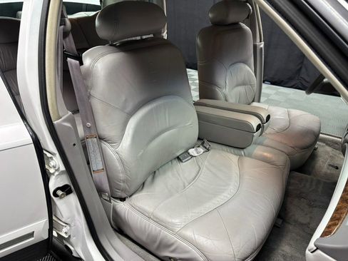 Used 1997 Lincoln Town Car Signature image 37