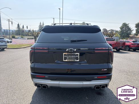 Used 2025 Chevrolet Traverse Z71 w/ Enhanced Driving Package AWD/4WD image 4