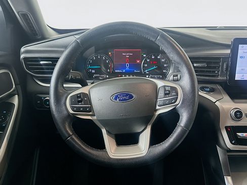 Used 2022 Ford Explorer XLT w/ Equipment Group 202A RWD image 18
