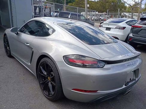 Used 2018 Porsche 718 Cayman image 5