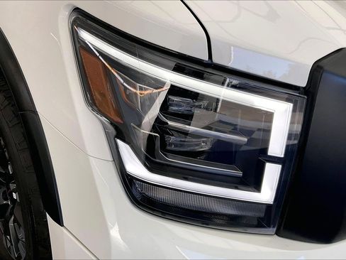 Used 2021 Nissan Titan PRO-4X image 28