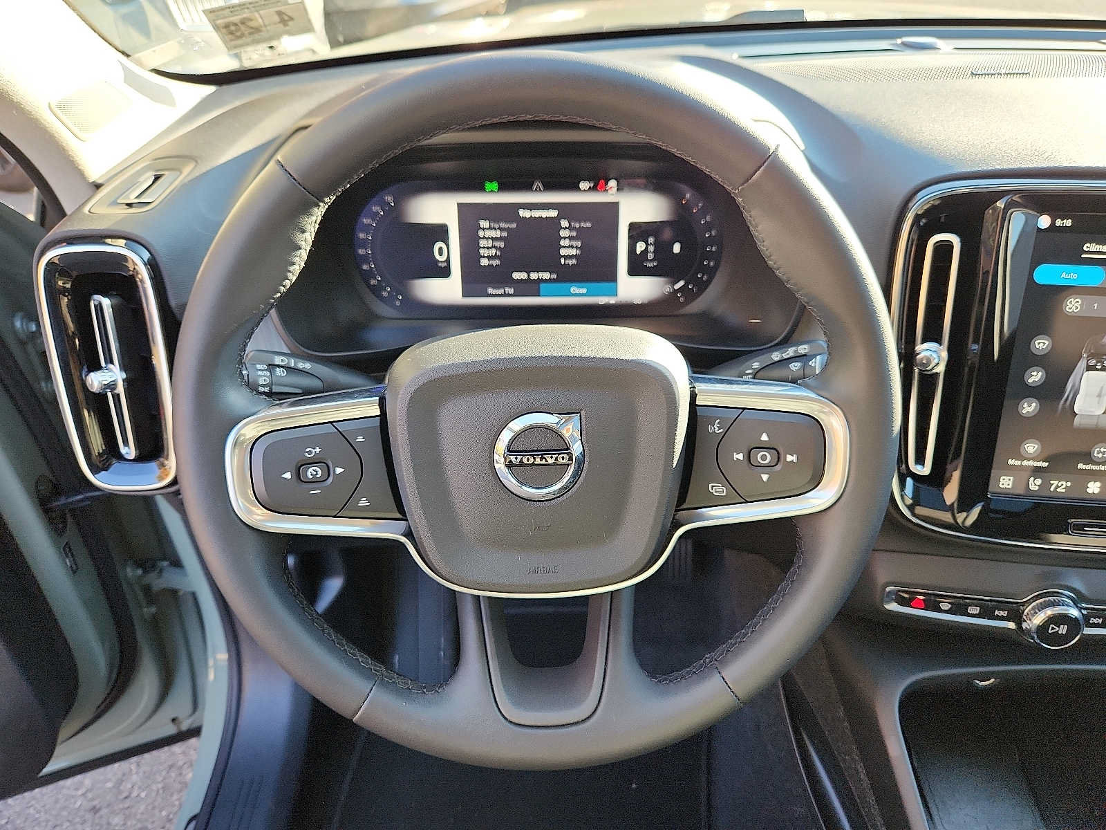 Certified 2024 Volvo XC40 B5 Plus w/ Protection Package Premier AWD/4WD image 19