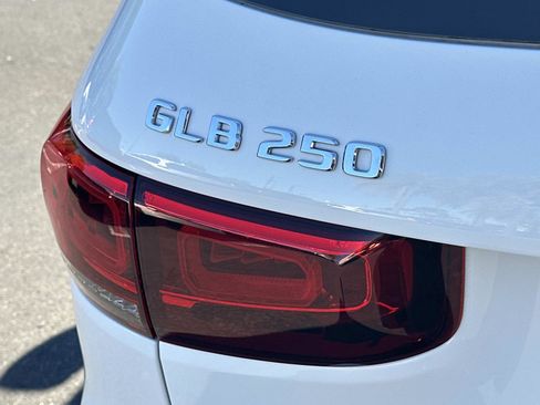 Used 2021 Mercedes-Benz GLB 250 image 28