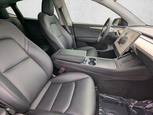 Used 2023 Tesla Model Y Long Range image 21