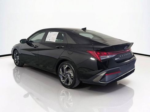 Used 2025 Hyundai Elantra SEL FWD image 7