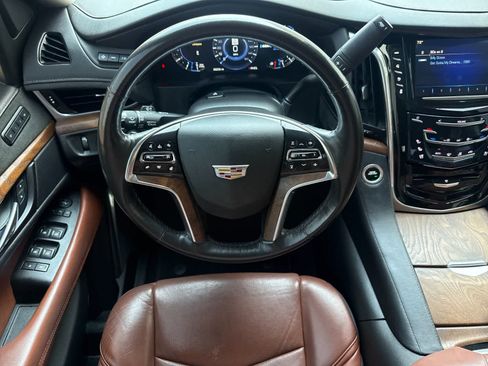 Used 2020 Cadillac Escalade Premium Luxury AWD/4WD image 14