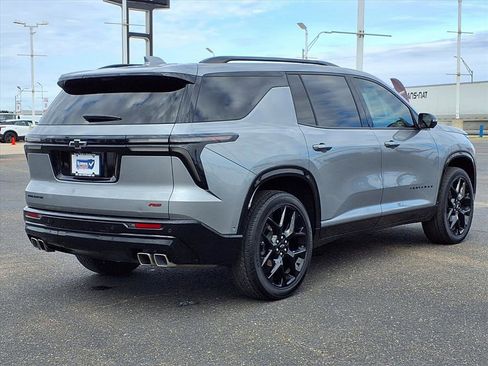 Used 2024 Chevrolet Traverse RS image 7