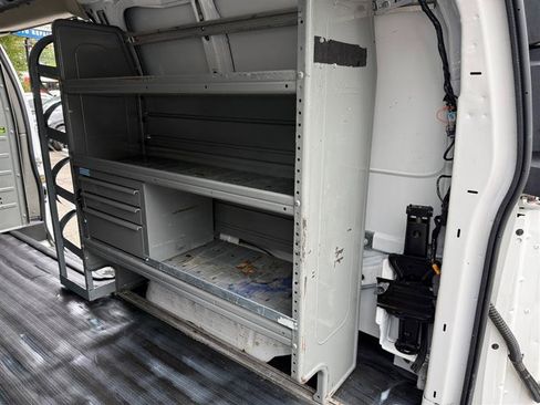 Used 2020 Chevrolet Express 3500 RWD image 20