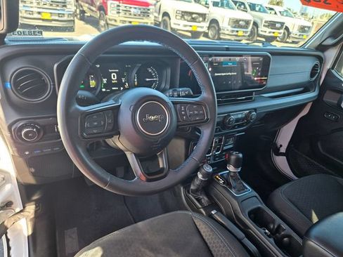 Used 2024 Jeep Wrangler Unlimited Rubicon 4xe AWD/4WD image 7