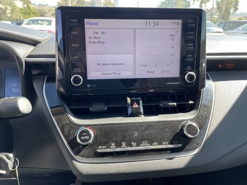 Used 2022 Toyota Corolla LE image 12