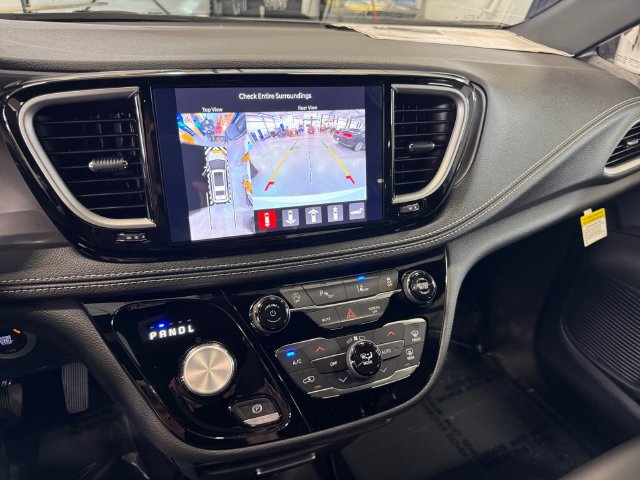 New 2026 Chrysler Pacifica Select AWD/4WD image 22