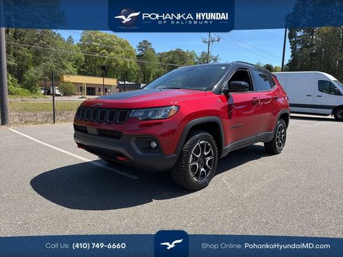 Used 2025 Jeep Compass Trailhawk AWD/4WD image 1