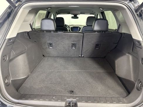 Used 2022 GMC Terrain SLT image 21