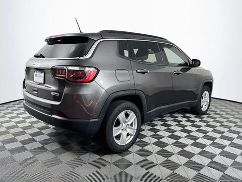 Used 2022 Jeep Compass Latitude w/ Sun and Sound Group AWD/4WD image 7
