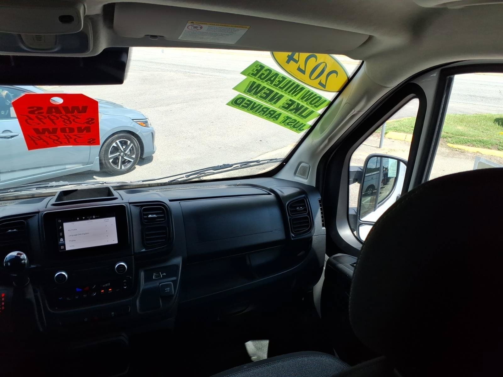 Used 2024 RAM ProMaster 2500 w/ Convenience Group FWD image 12