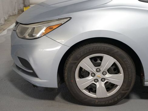 Used 2018 Chevrolet Cruze LS FWD image 5