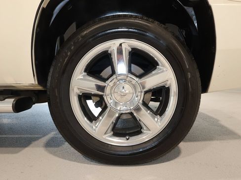 Used 2013 Chevrolet Tahoe LTZ AWD/4WD image 22