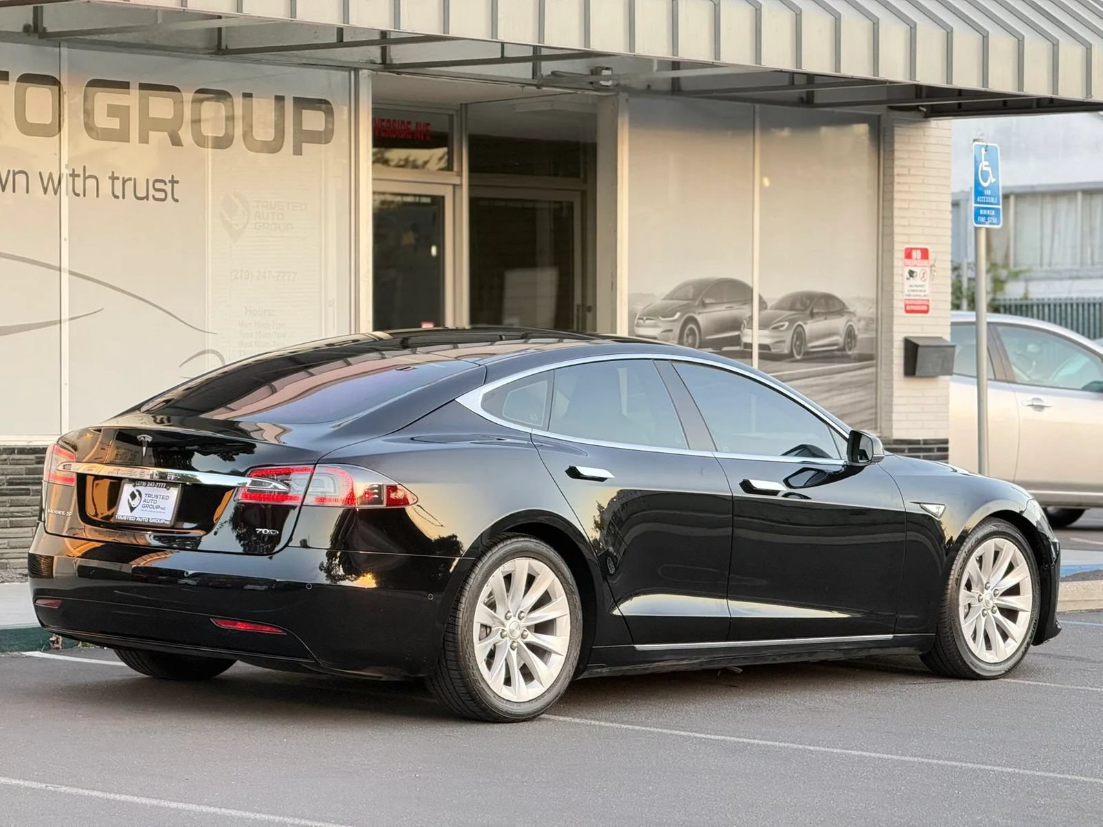 Used 2016 Tesla Model S 85D AWD/4WD image 10