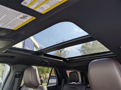 Used 2025 Ford Explorer Platinum image 27