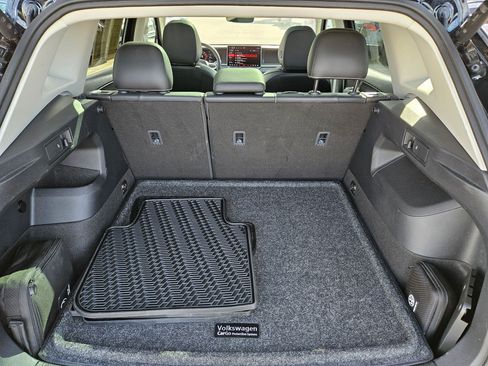 Used 2026 Volkswagen Tiguan SE image 32