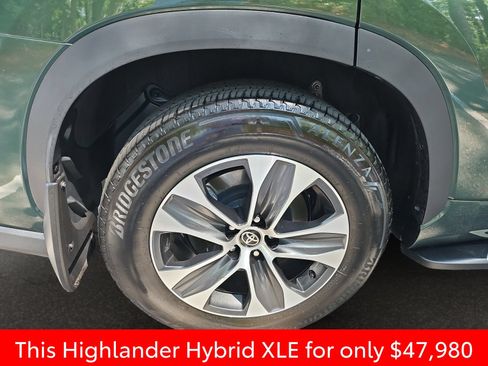 Used 2025 Toyota Highlander XLE AWD/4WD image 44