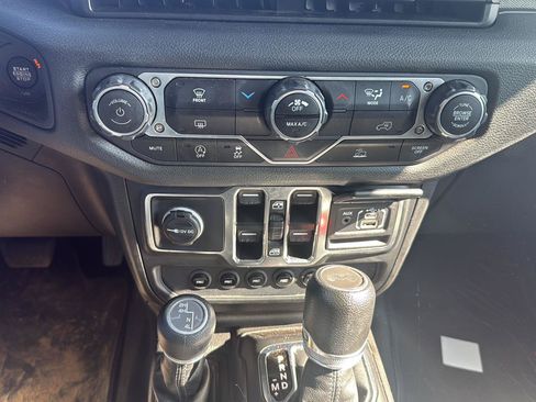 Used 2024 Jeep Wrangler Unlimited Sport AWD/4WD image 12