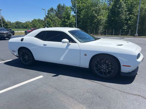 Used 2023 Dodge Challenger R/T Scat Pack RWD image 1