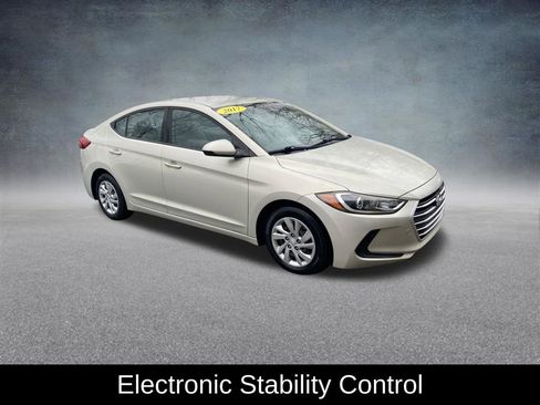 Used 2017 Hyundai Elantra SE w/ Cargo Package image 9