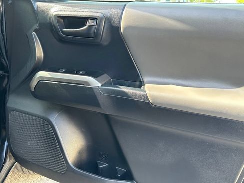 Used 2018 Toyota Tacoma SR5 RWD image 27