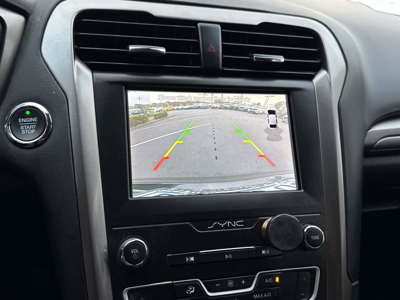 Used 2020 Ford Fusion SE FWD image 29
