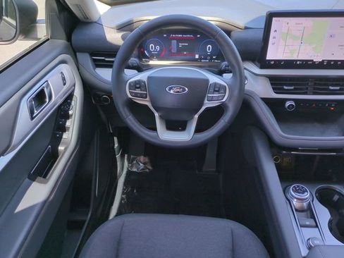 Used 2025 Ford Explorer Active RWD image 19