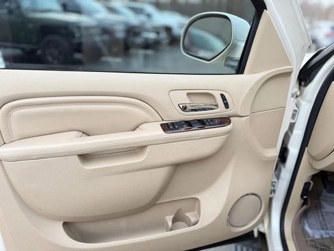 Used 2013 Cadillac Escalade Premium image 31