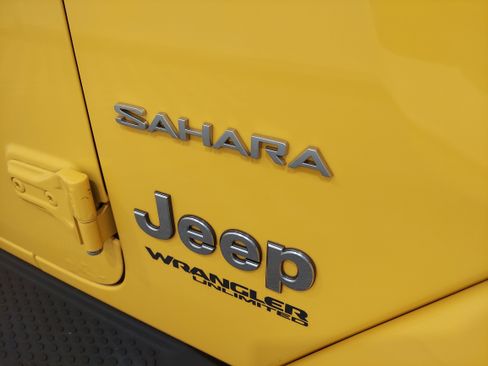 Used 2020 Jeep Wrangler Unlimited Sahara w/ Cold Weather Group image 5