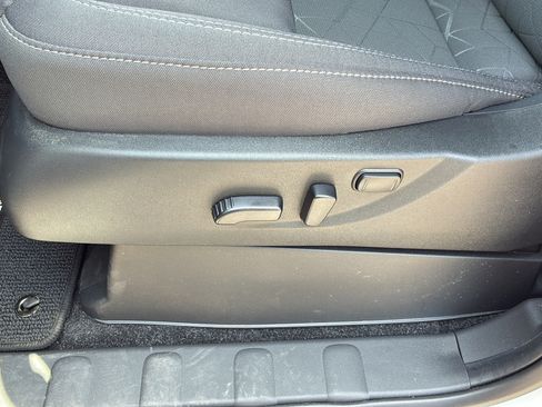 Used 2026 Nissan Frontier SV w/ SV Convenience Package RWD image 11