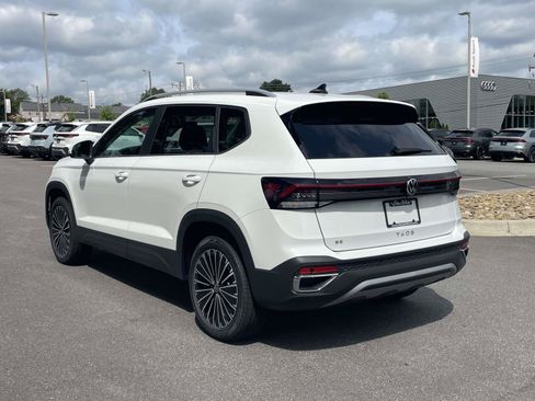 New 2026 Volkswagen Taos SE FWD image 5