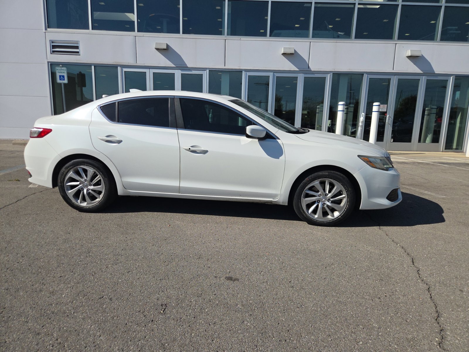 Used 2017 Acura ILX w/ Premium Package FWD image 2