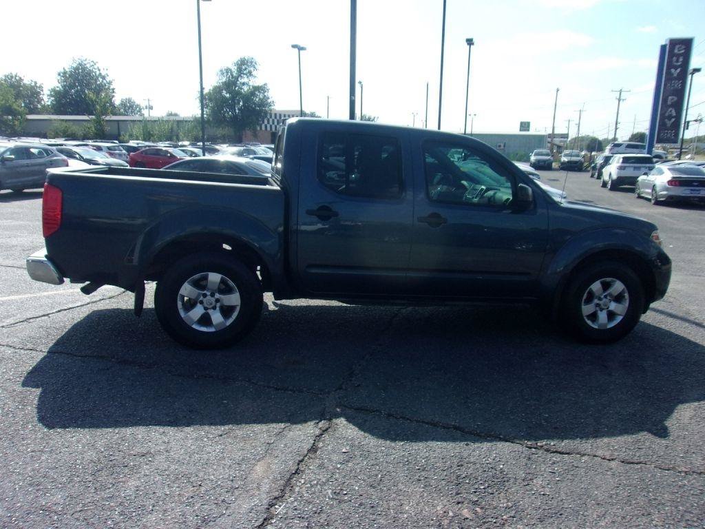 Used 2017 Nissan Frontier SV w/ SV Value Truck Package RWD image 3