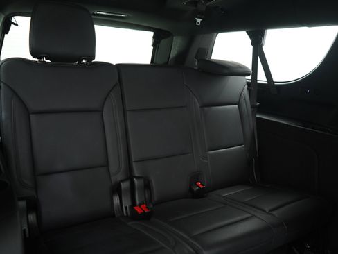 Used 2021 Chevrolet Suburban Z71 w/ Z71 Off-Road Package AWD/4WD image 12